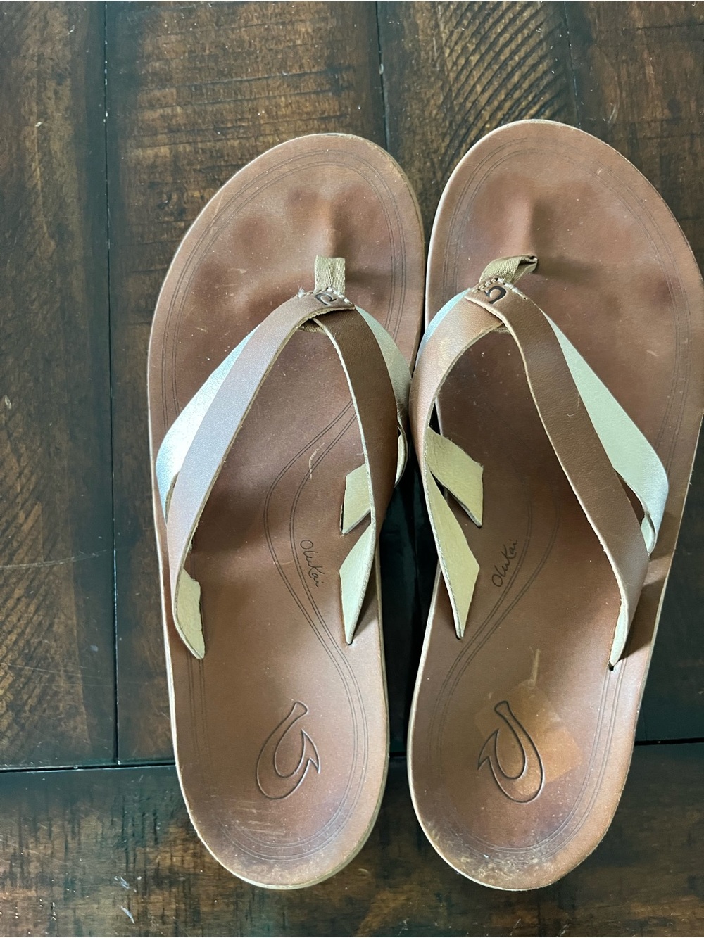 OluKai Women's Brown and Tan Leather Flip Flops